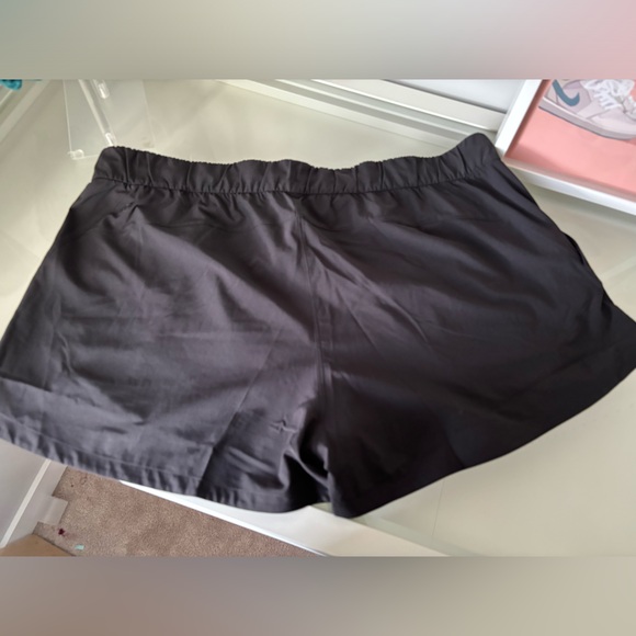 Lululemon Stroll At Sundown 3” short - Picture 3 of 4